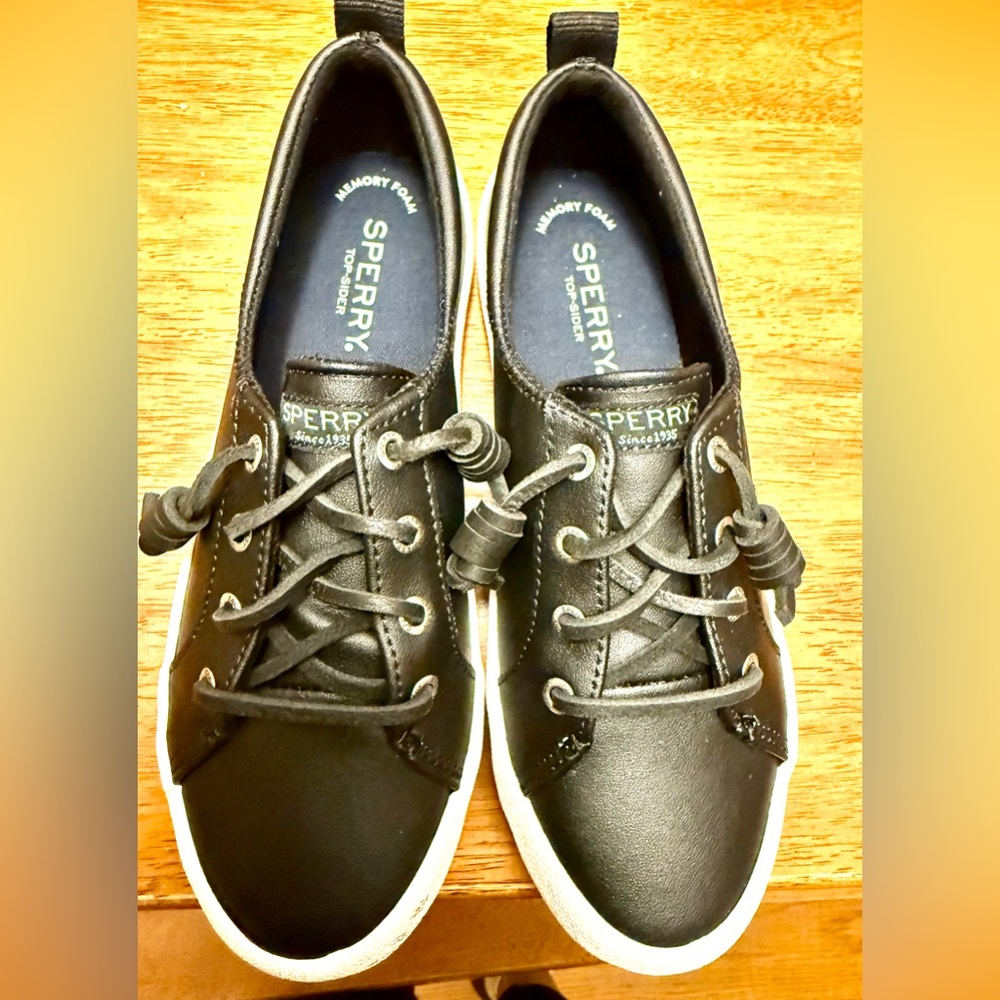 Sperry Women's Black Leather crest vibe sneakers